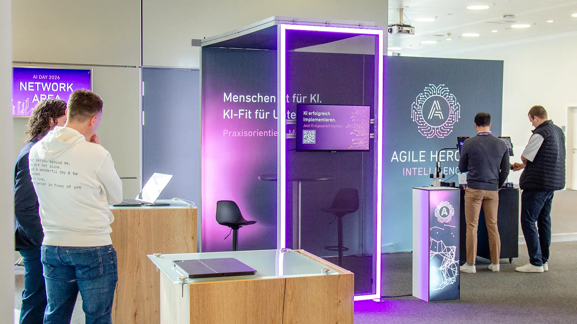 FW-Design Referenz Print Design Messe Agile Heroes Intelligence